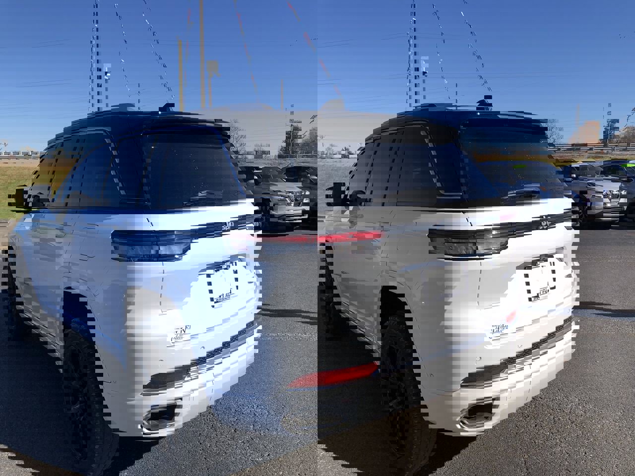 2023 Jeep Grand Cherokee Summit photo 3