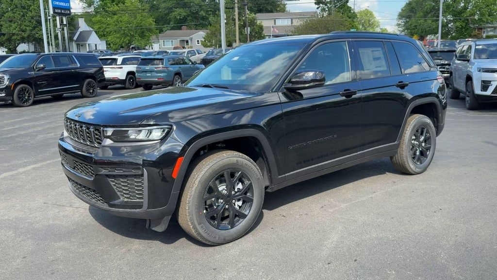 New 2026 Jeep Grand Cherokee LAREDO ALTITUDE 4X4 Sport Utility