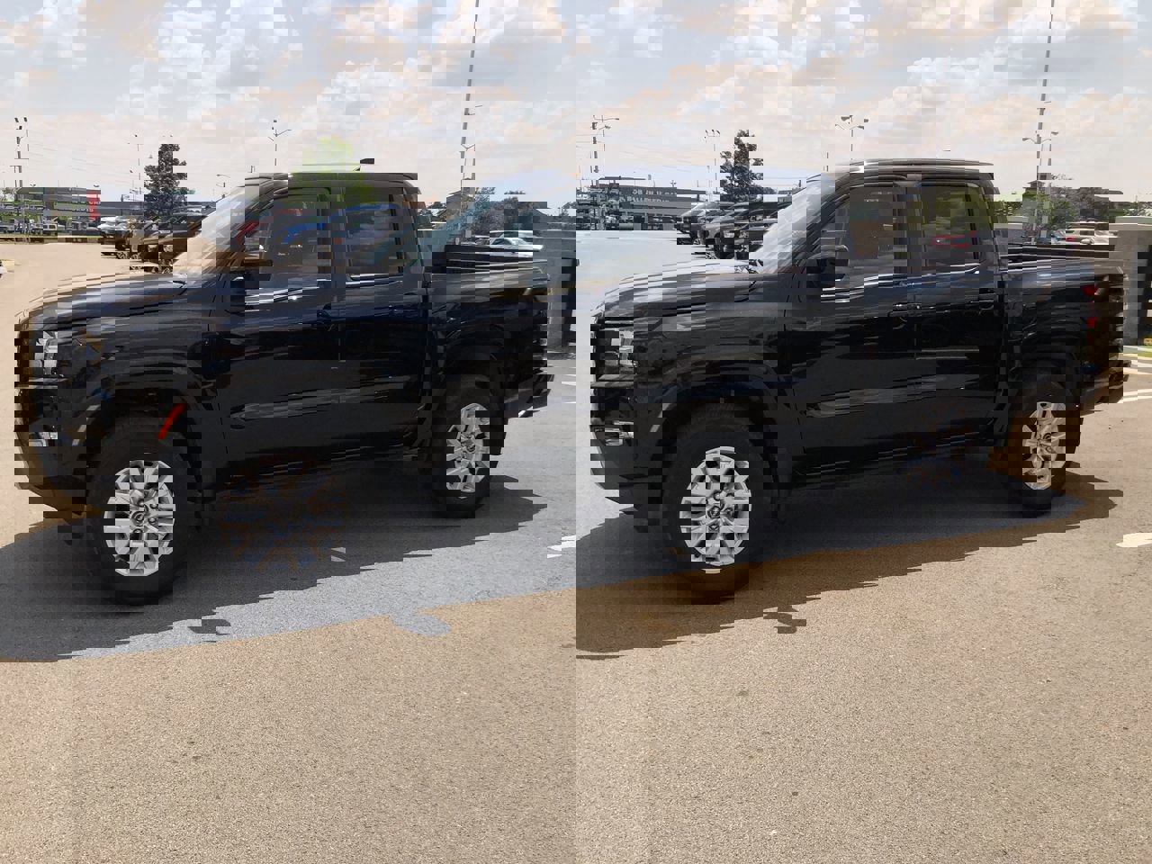 2024 Nissan Frontier SV photo 3