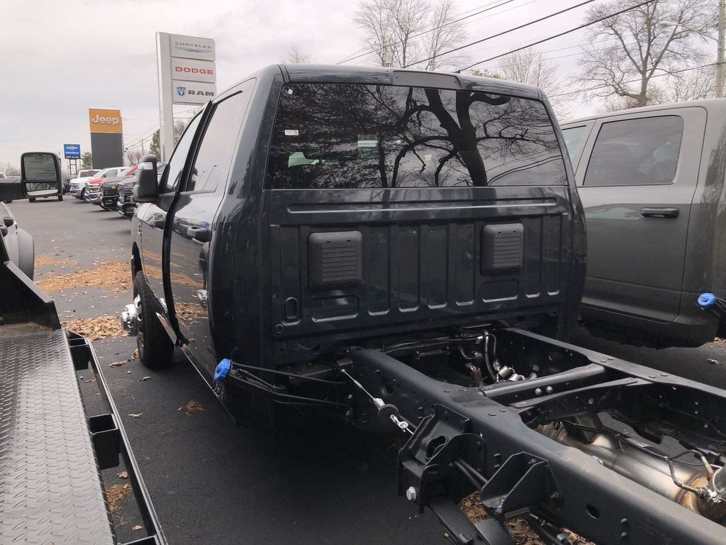 New 2026 Ram 3500 Chassis Cab TRADESMAN CREW 4X4 60' CA Pickup