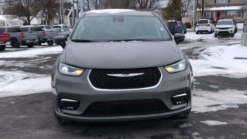 Used 2023 Chrysler Pacifica Tourl Van