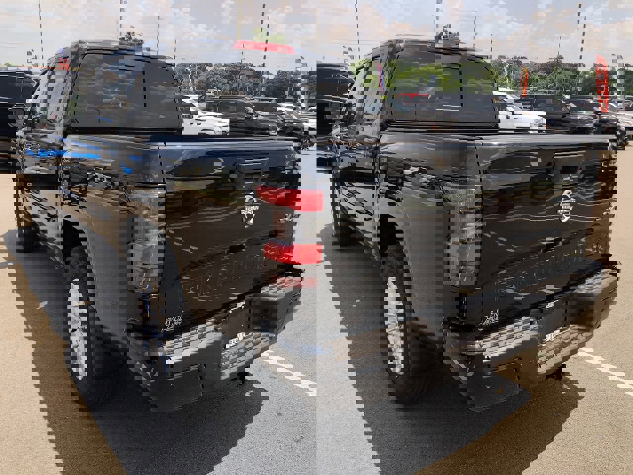 2024 Nissan Frontier SV photo 4