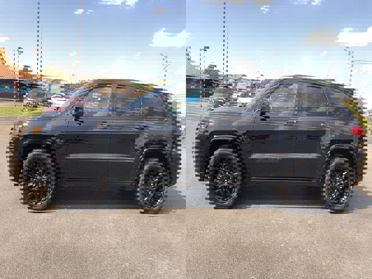 2020 Jeep Grand Cherokee Laredo photo 2