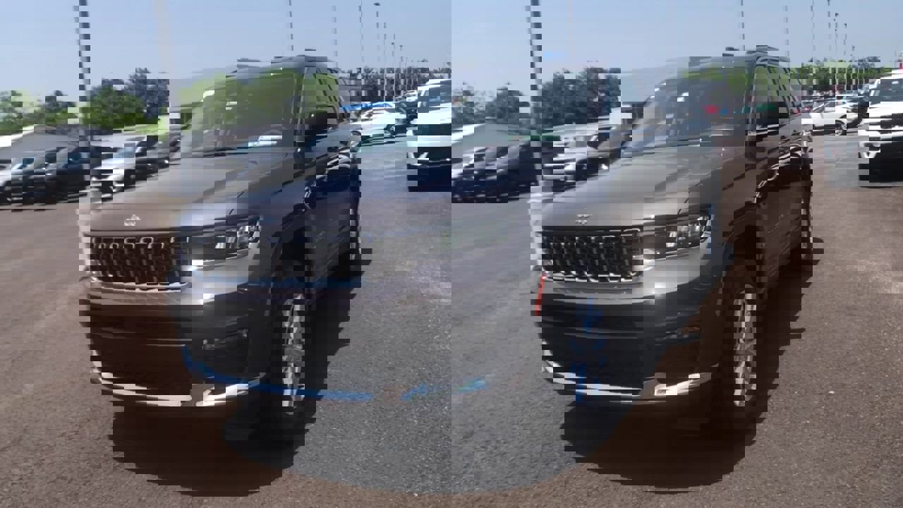 2023 Jeep Grand Cherokee Limited photo 2