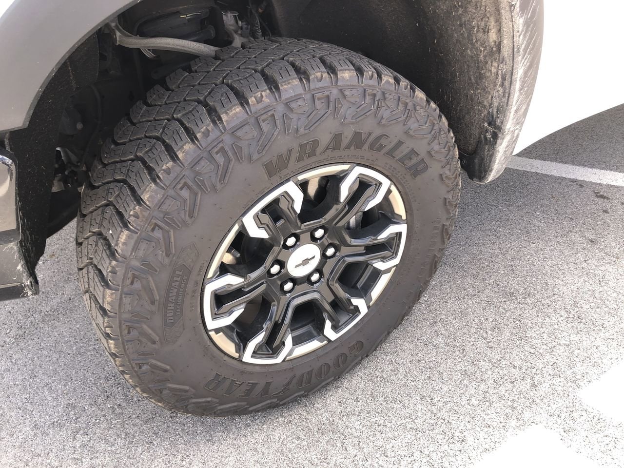 Used 2024 Chevrolet Silverado 1500 ZR2 with VIN 3GCUDHE80RG370764 for sale in Danville, KY