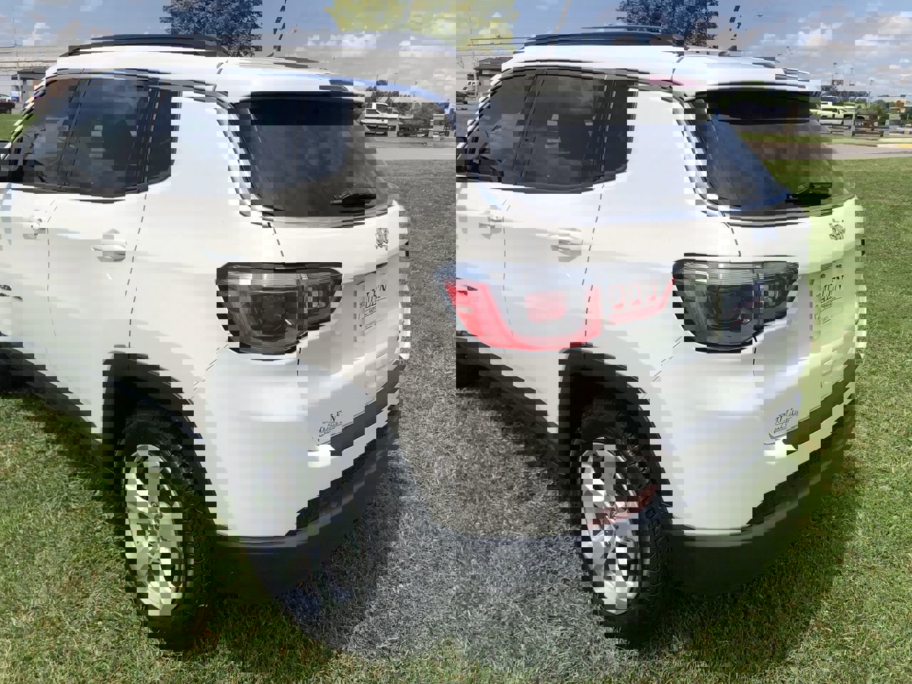 2018 Jeep Compass Latitude photo 3