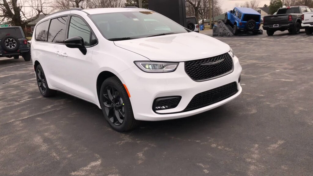 New 2026 Chrysler Pacifica SELECT AWD Passenger Van