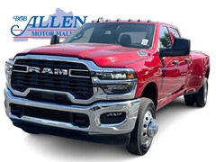 2026 Ram 3500 TRADESMAN CREW CAB 4X4 8' BOX Pickup
