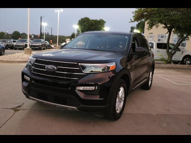 Used 2022 Ford Explorer XLT with VIN 1FMSK8DH9NGB53021 for sale in Kansas City