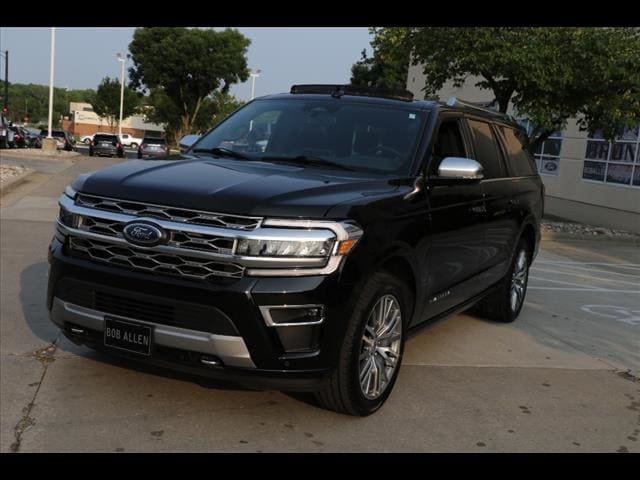 Used 2023 Ford Expedition Platinum with VIN 1FMJK1M83PEA58200 for sale in Kansas City