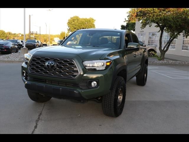 Used 2022 Toyota Tacoma TRD Off Road with VIN 3TMCZ5AN6NM482035 for sale in Overland Park, KS