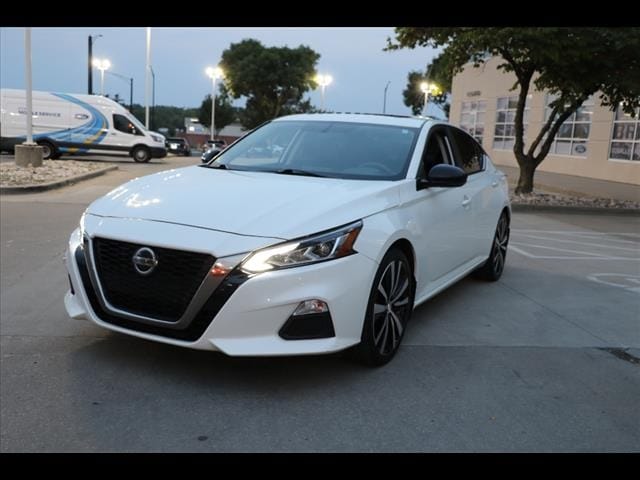 Used 2019 Nissan Altima SR with VIN 1N4BL4CV8KN307653 for sale in Kansas City