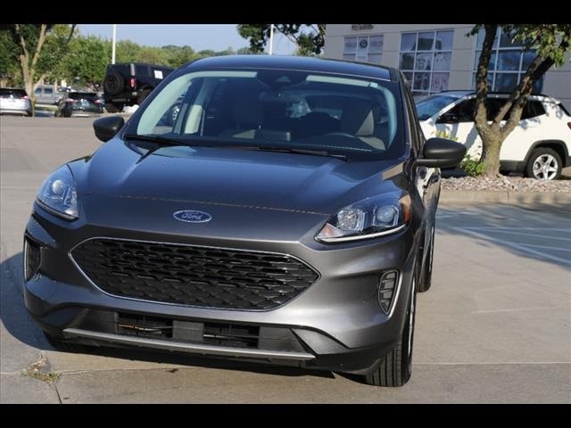 Used 2022 Ford Escape SE with VIN 1FMCU0G69NUB24047 for sale in Kansas City