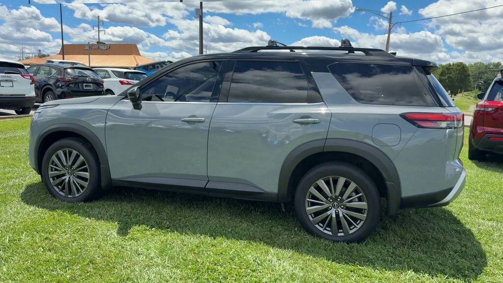 Used 2024 Nissan Pathfinder SL SUV