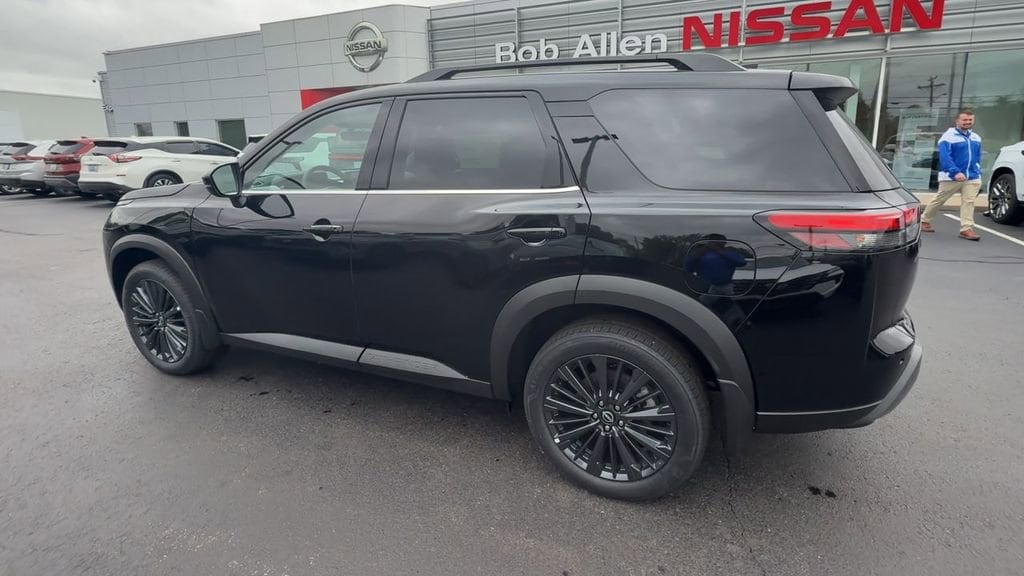 New 2026 Nissan Pathfinder SL SUV