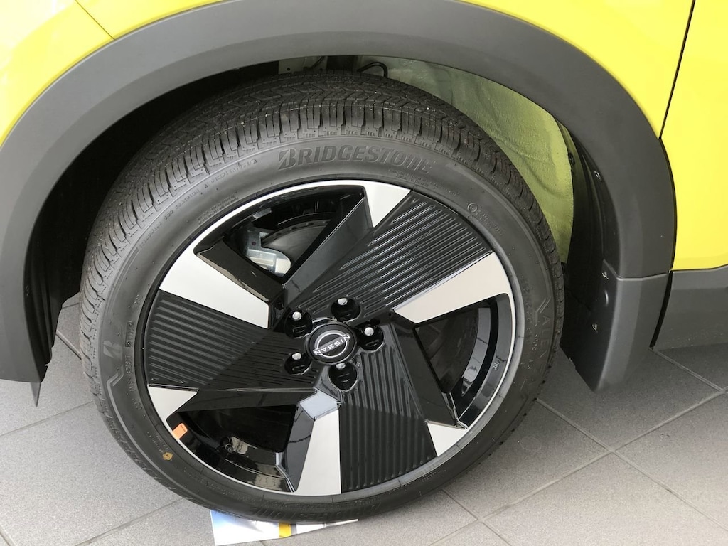 New 2026 Nissan Kicks SR SUV