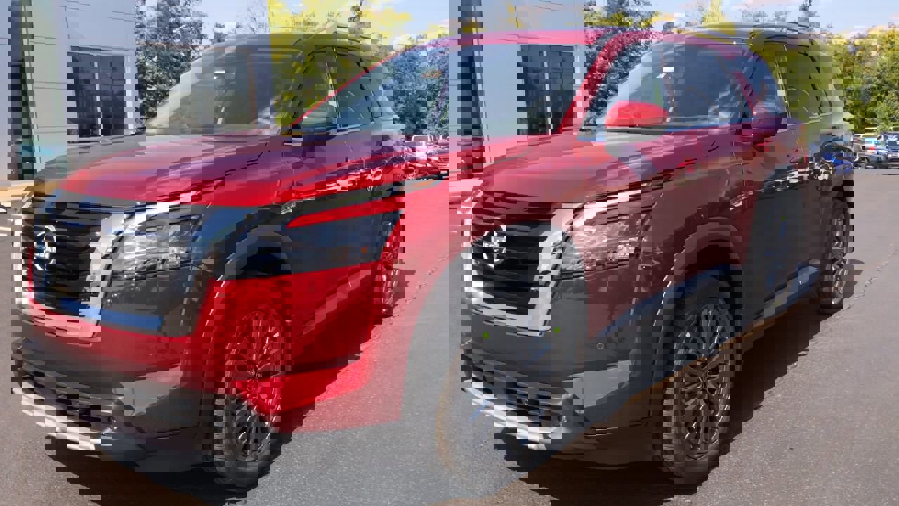 2025 Nissan Pathfinder SL photo 2