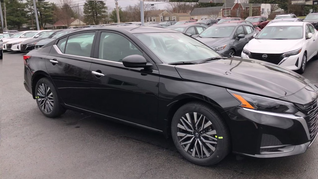 New 2025 Nissan Altima SV Sedan