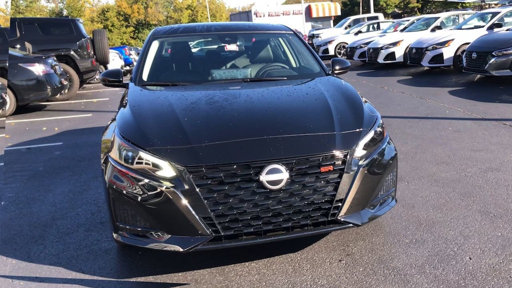 New 2025 Nissan Altima SR Sedan