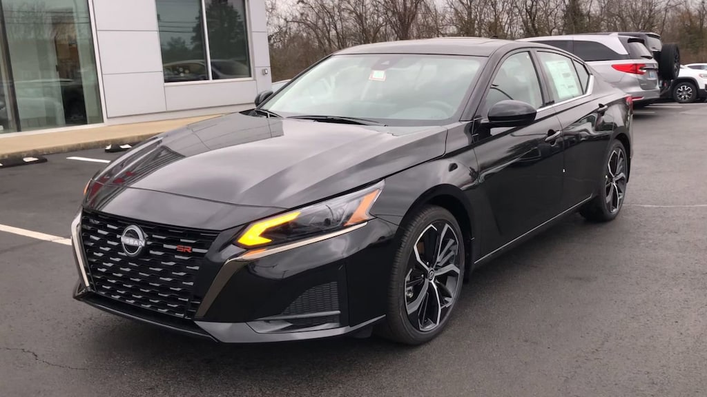 New 2025 Nissan Altima SR Sedan