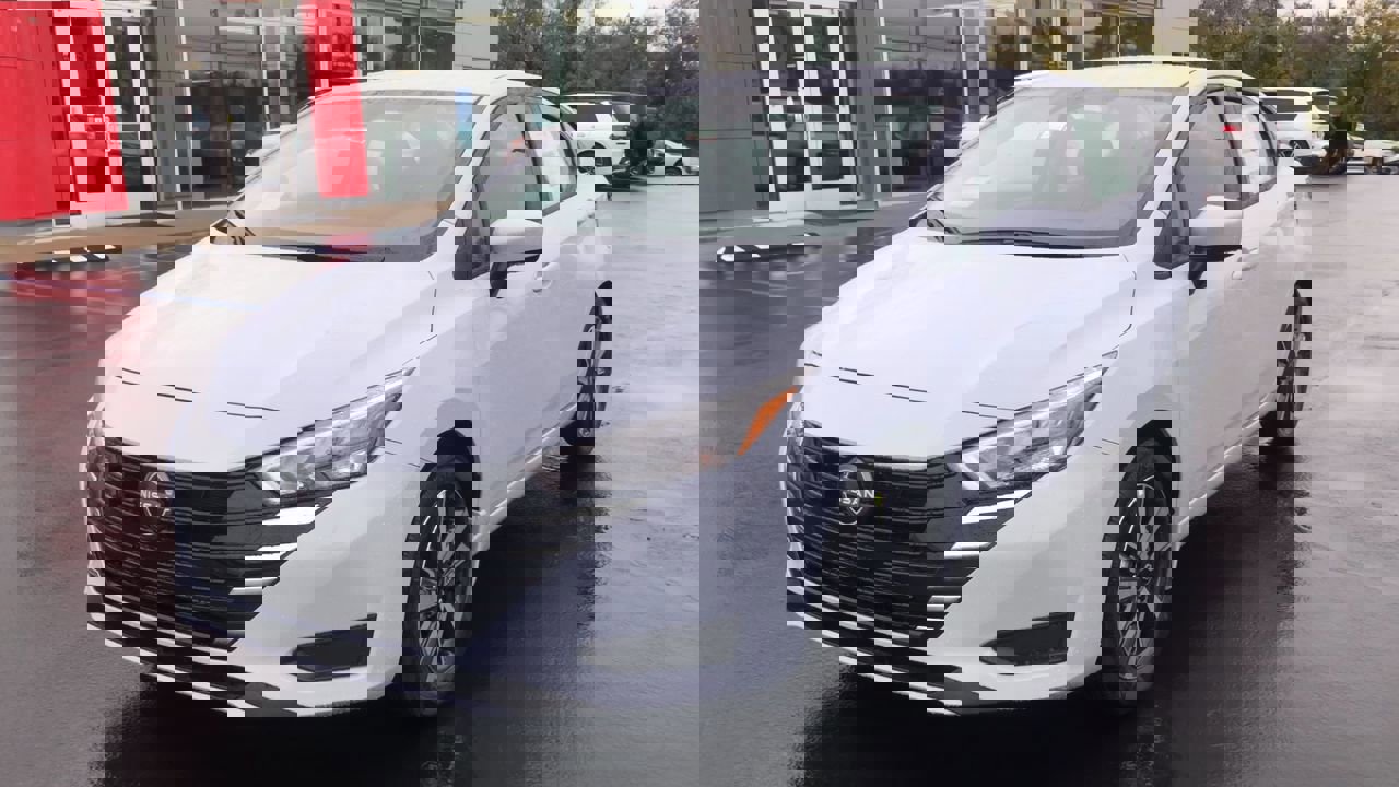 2025 Nissan Versa 1.6 SV photo 4