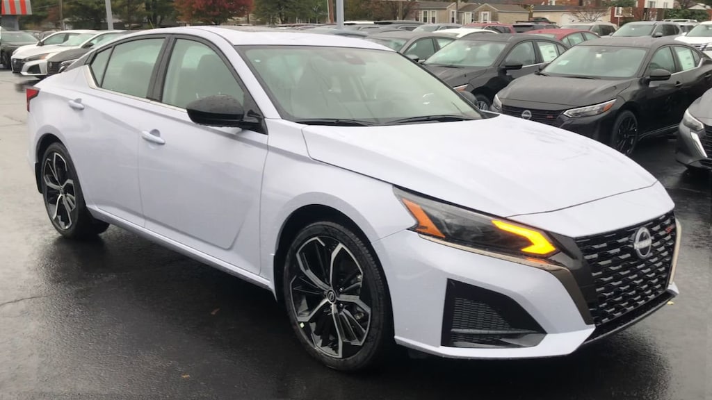 New 2025 Nissan Altima SR Sedan
