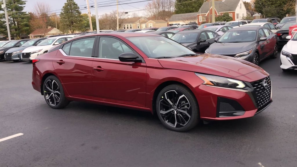 New 2025 Nissan Altima SR Sedan