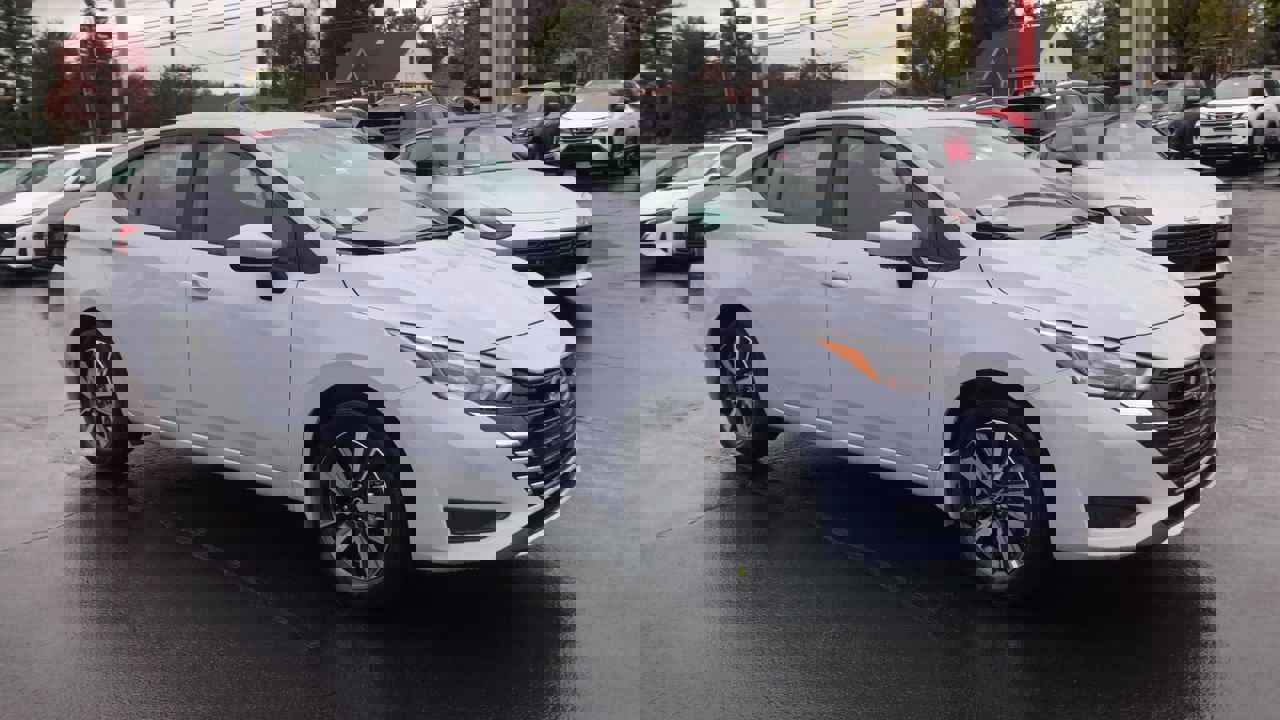 2025 Nissan Versa 1.6 SV photo 2