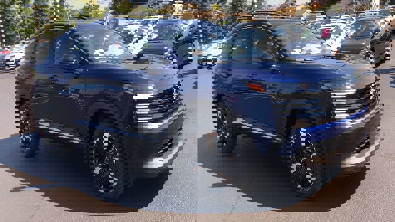 2026 Nissan Kicks SR photo 2