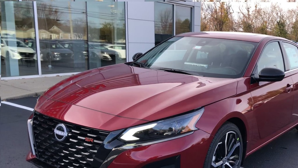 New 2025 Nissan Altima SR Sedan