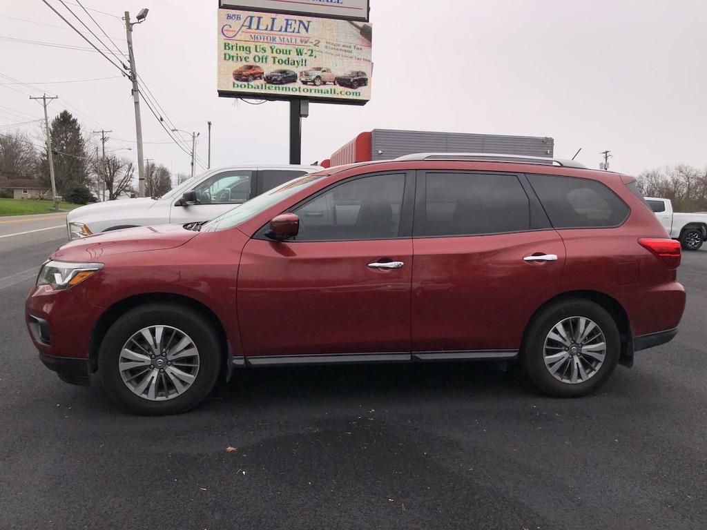 Used 2017 Nissan Pathfinder SL SUV