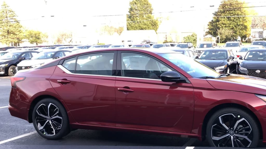 New 2025 Nissan Altima SR Sedan