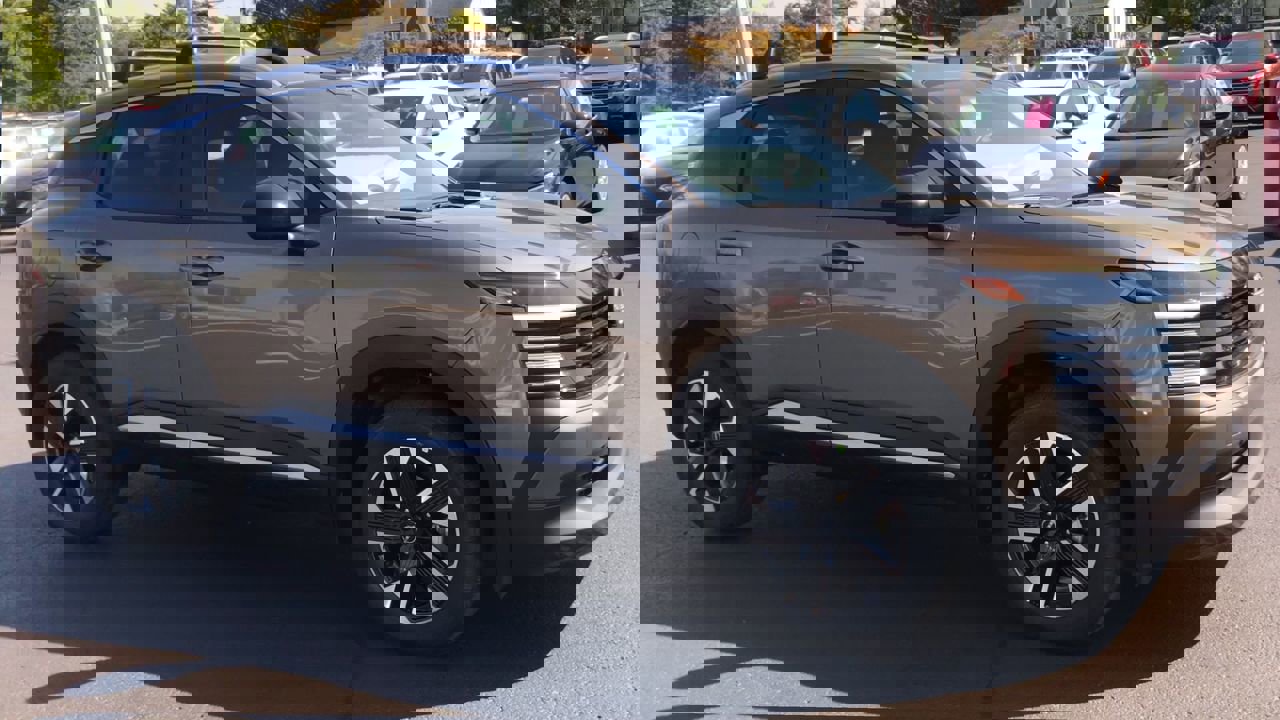 2026 Nissan Kicks SV photo 2