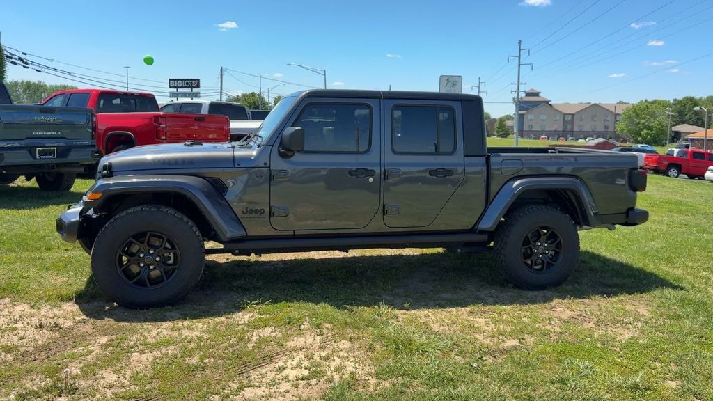 Used 2024 Jeep Gladiator Sport Truck Crew Cab