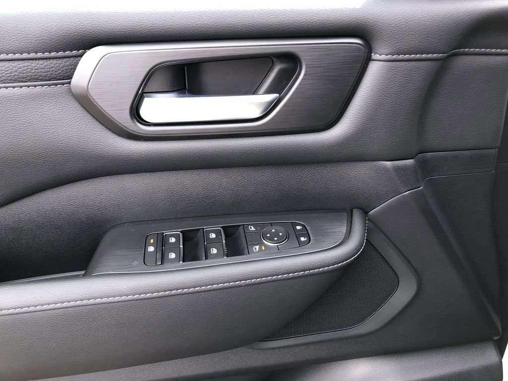 2026 Nissan Armada SV - Photo 21