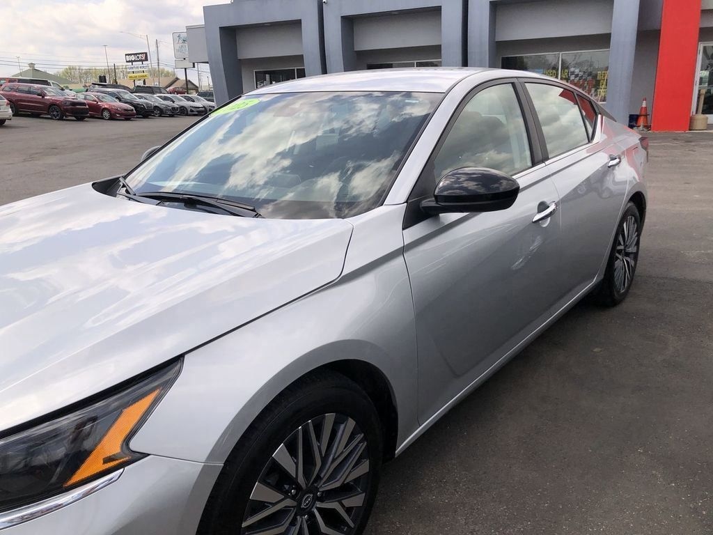 Used 2025 Nissan Altima SV Sedan
