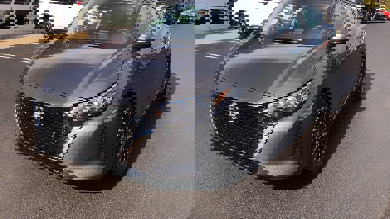 2025 Nissan Sentra SV photo 2