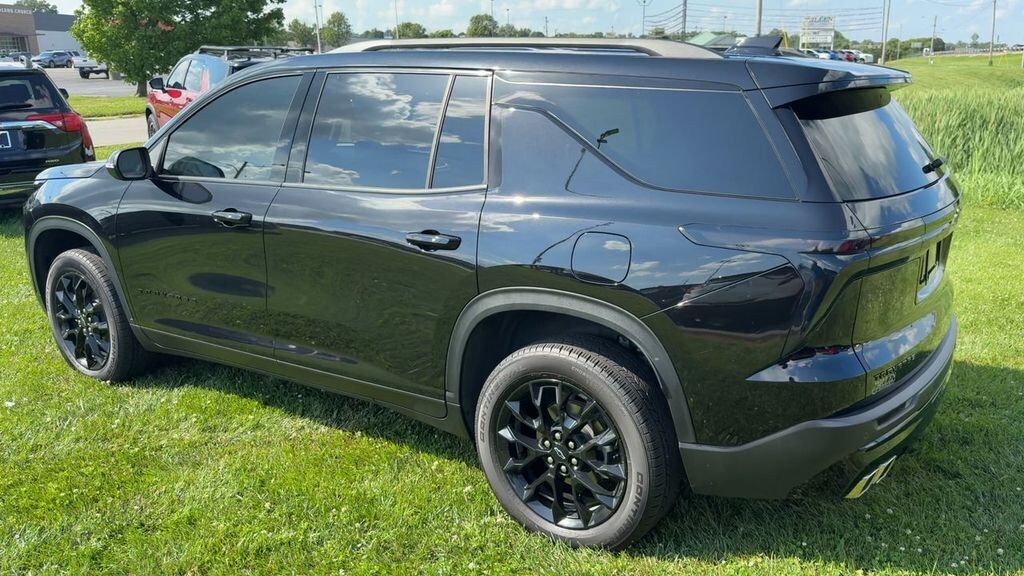 Used 2025 Chevrolet Traverse LT SUV