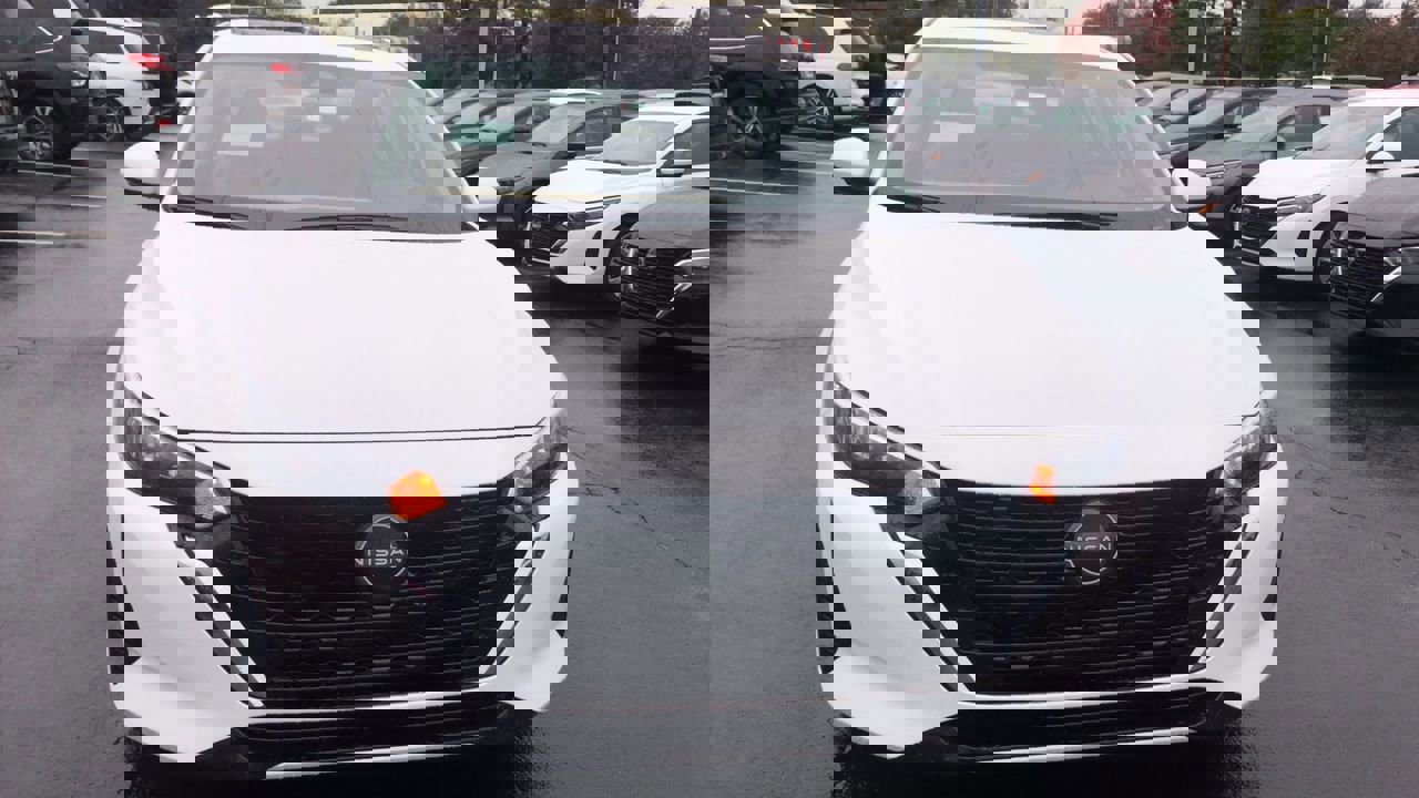 2025 Nissan Sentra SV photo 3