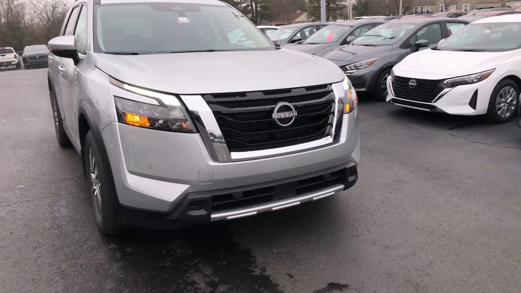 New 2025 Nissan Pathfinder SL SUV