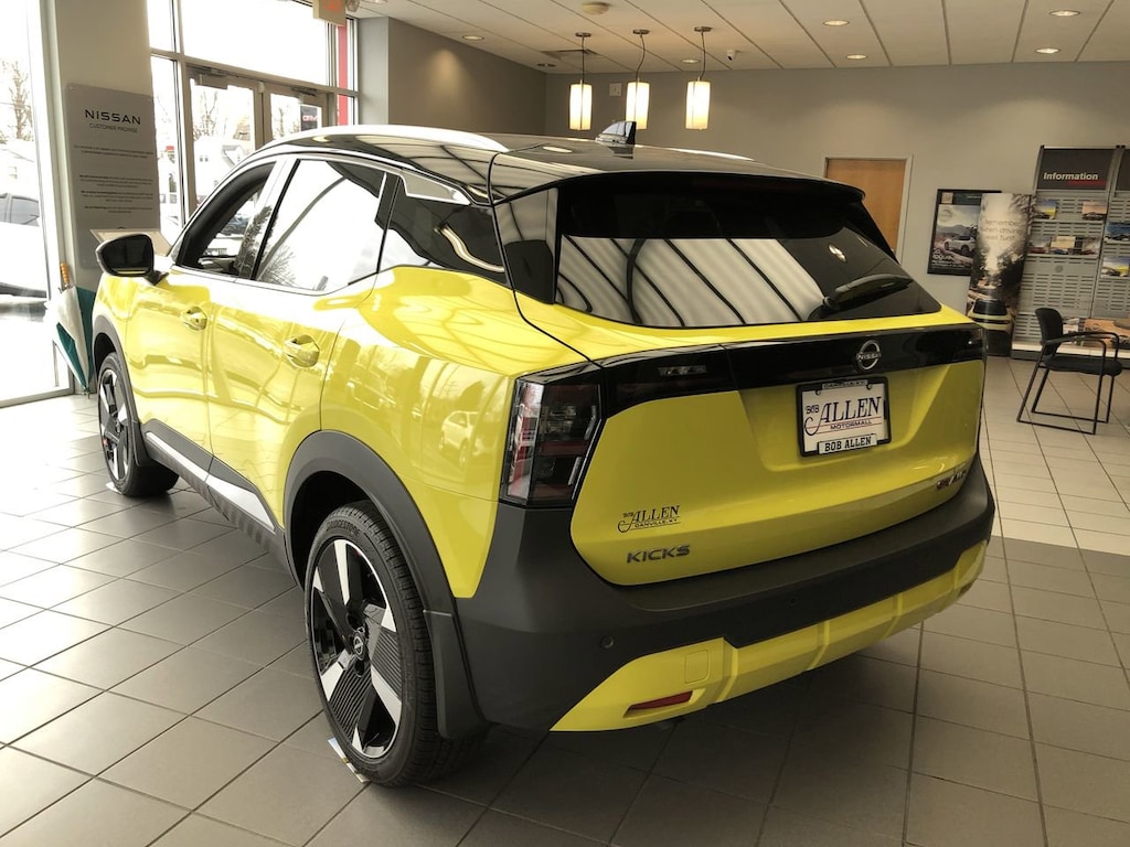 New 2026 Nissan Kicks SR SUV