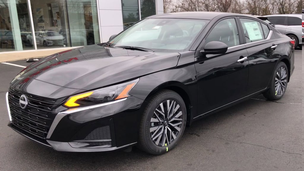 New 2025 Nissan Altima SV Sedan