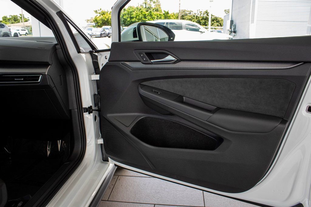 2025 Volkswagen Golf GTI SE - Photo 45