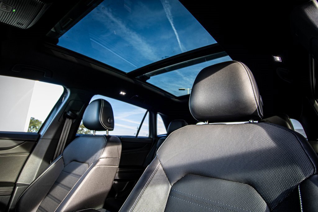 2024 Volkswagen Atlas Cross Sport SEL R-Line photo 2