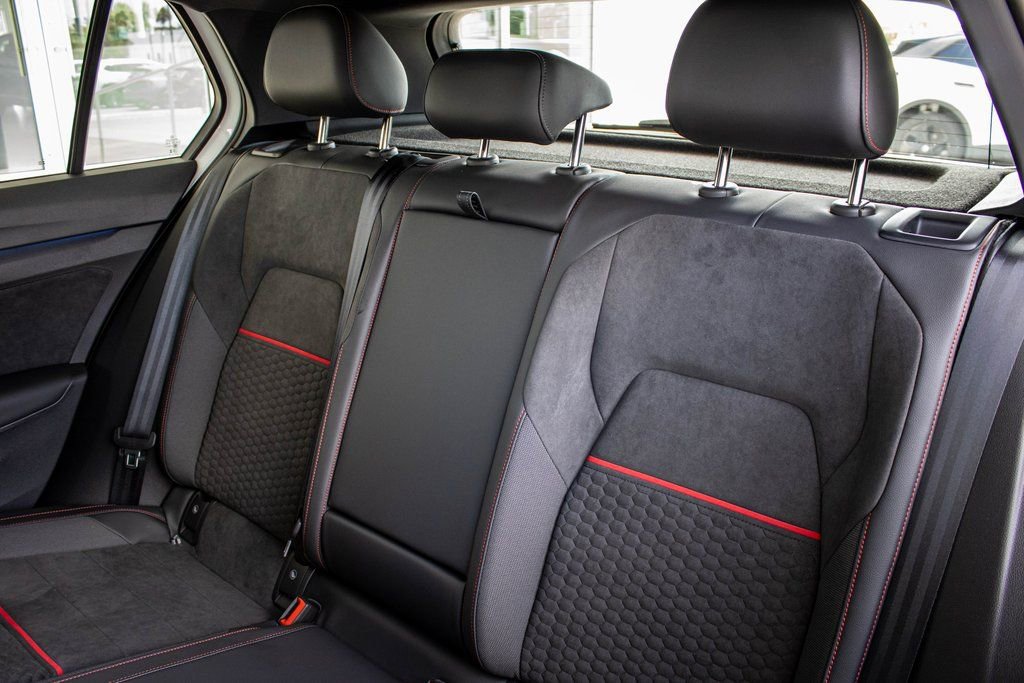 2025 Volkswagen Golf GTI SE - Photo 51