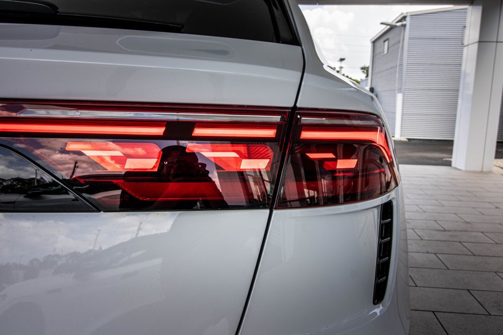 2025 Audi RS Q8 Base - Photo 18