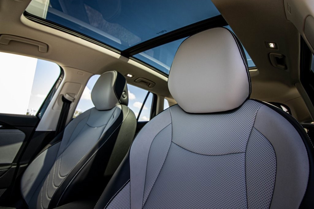 New 2025 Volkswagen Tiguan 2.0T SE SUV