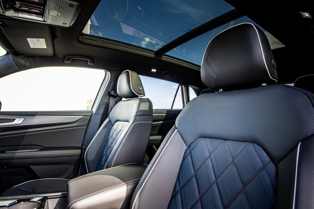 New 2026 Volkswagen Atlas Cross Sport 2.0T SEL Premium R-Line SUV