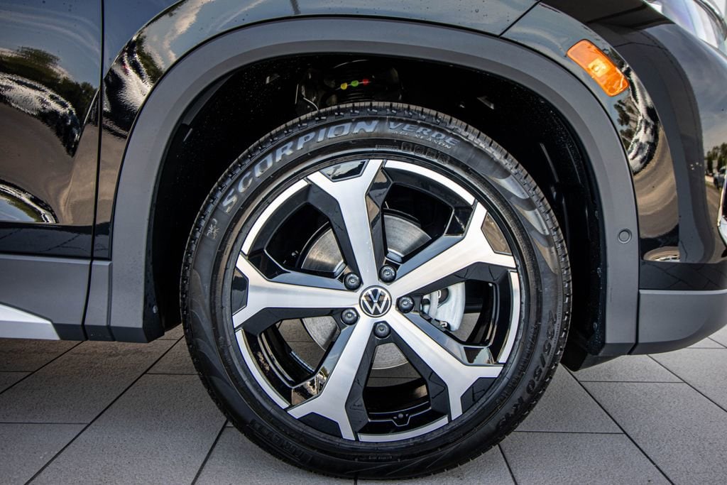 New 2026 Volkswagen Tiguan SE SUV