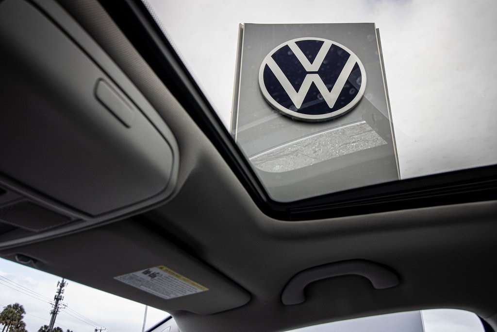 Used 2018 Volkswagen Passat 2.0T SE w/Technology Sedan